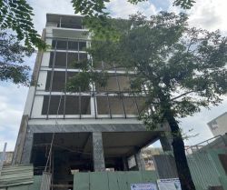 cho thue nha truong sa 8x20 m ham tret lung 4 lau 13    m2