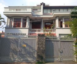 cho thue biet thu thao dien duong nguyen uu di diet tich 12x20m 1 tret 2 lau san vuon gia 2500usd