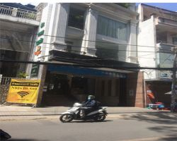 cho thue nha mat tien nguyen thai binh p12 q tb  dt 8x20 1 tret 1 lau 1 ham gia 70tr