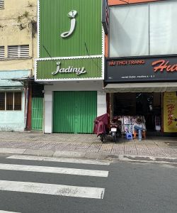 cho thue nha mat tien q3 duong hai ba trung phuong 8 gia 2 000 usd