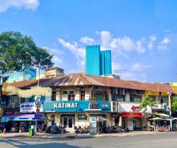 cho thue nha quan 1 mat tien duong ham nghi 8x15m 2 tang gia 150 trieu thang