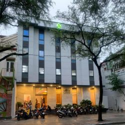 cho thue nha mat tien nguyen du quan 1   ngang 18m sieu rong