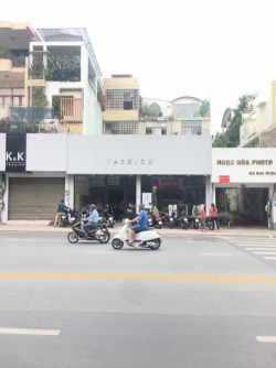 cho thue nha mat tien phan dinh phung ngang 8m trong suot khu thoi trang sam uat