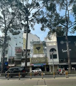 cho thue nha quan 1 mat tien duong tran hung dao p  nguyen cu trinh quan 1 135 trieu