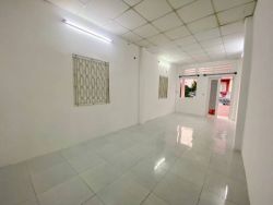 Cho thuê mặt bằng Đường Hồ Xuân Hương, Diện tích 4,5mx19m, Giá 20tr/th